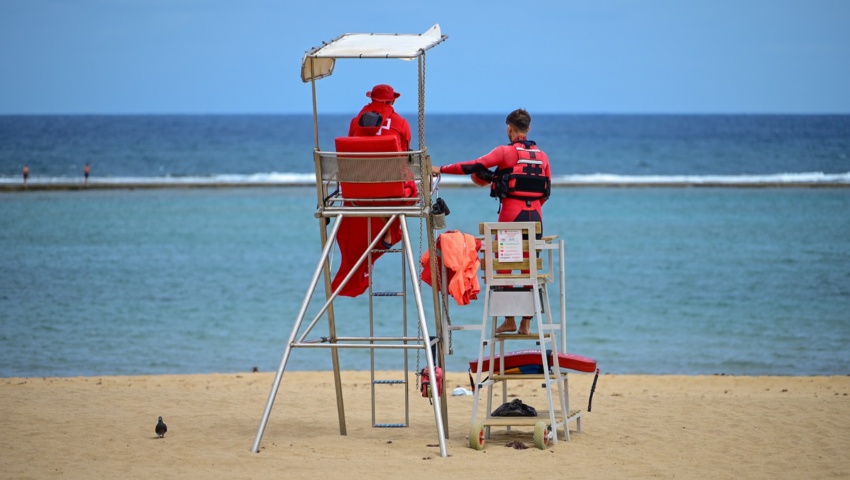 Las playas de la ciudad refuerzan el servicio de Salvamento y Socorrismo los días festivos de la Semana Santa